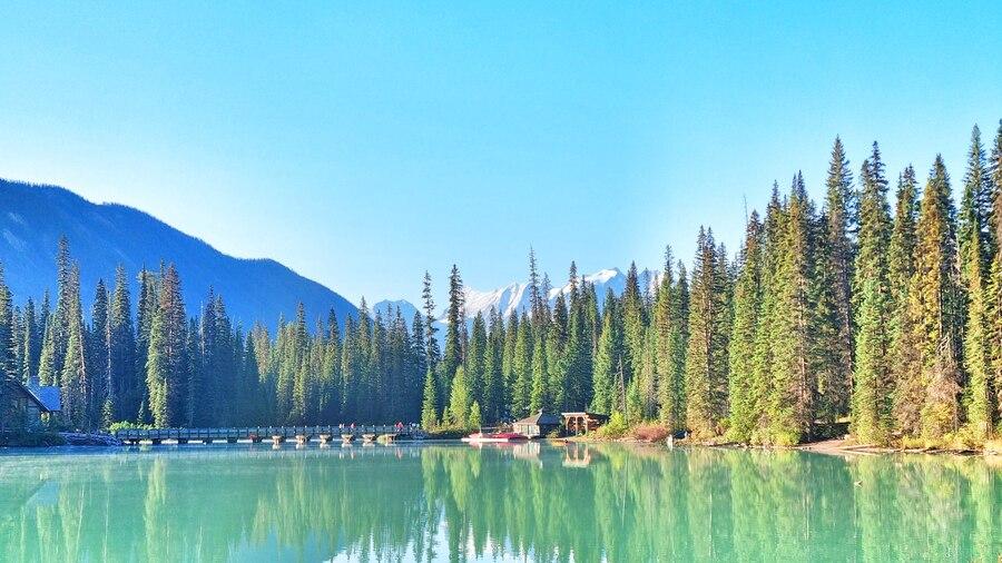 אושרה קמחי - טיול קרוואנים בקנדה - Emerald lake. צילום: מיכל גומא